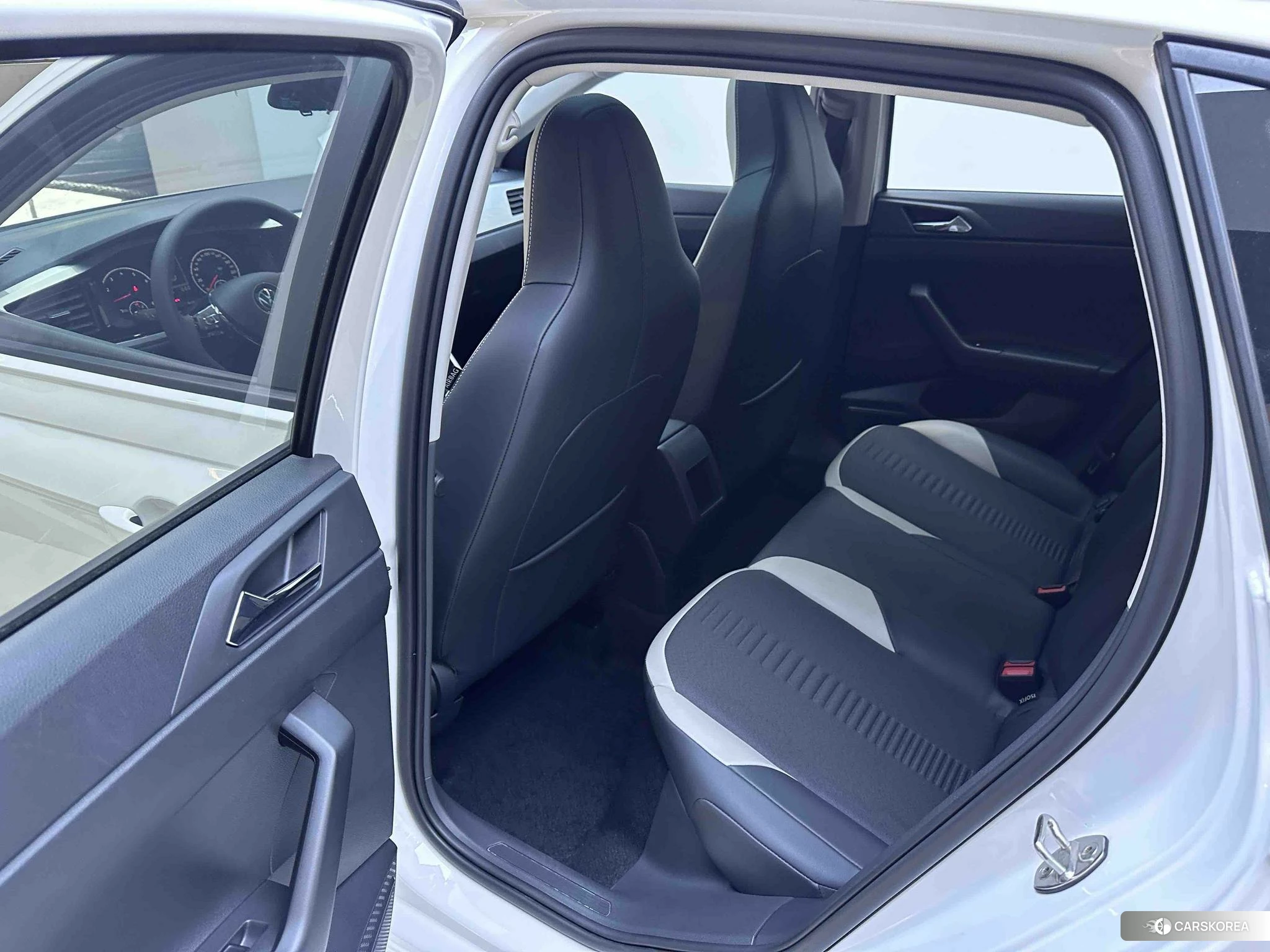 Volkswagen Polo 2021 Белый из Китая, фото 2