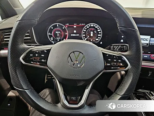 Volkswagen Touareg 3rd generation 2023 Черный из Кореи, фото 2