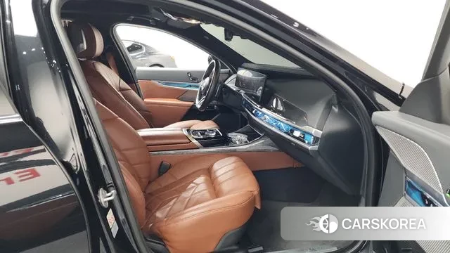 BMW 7 Series (G70) 2023 Черный из Кореи, фото 2