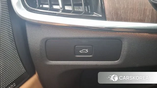 Volvo S90 2024 Белый из Кореи, фото 2