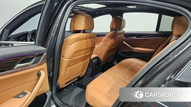 BMW 5 Series (G30) 2020 Серый из Кореи, фото 2