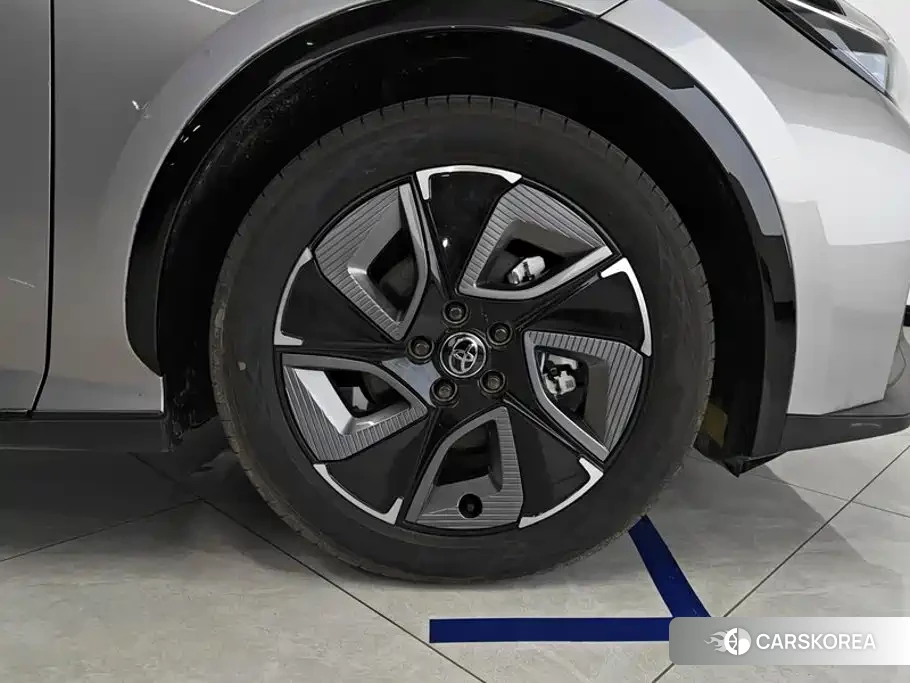 Toyota bZ3 2026 Silver/gray из Китая, фото 3