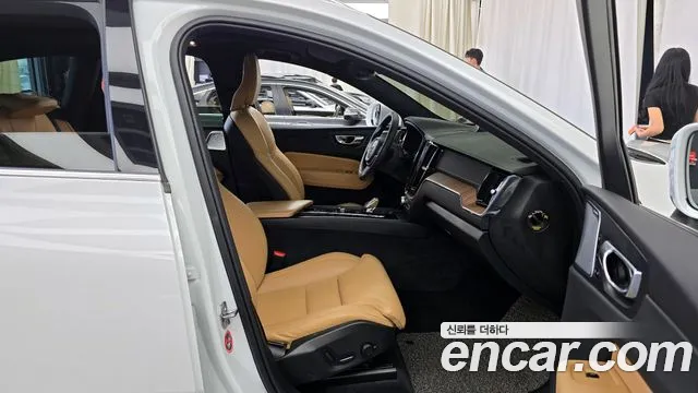 Volvo XC60 second Generation 2021 Белый из Кореи, фото 2