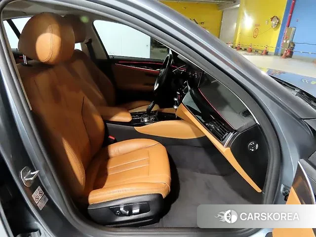 BMW 5 Series (G30) 2019 Серый из Кореи, фото 2