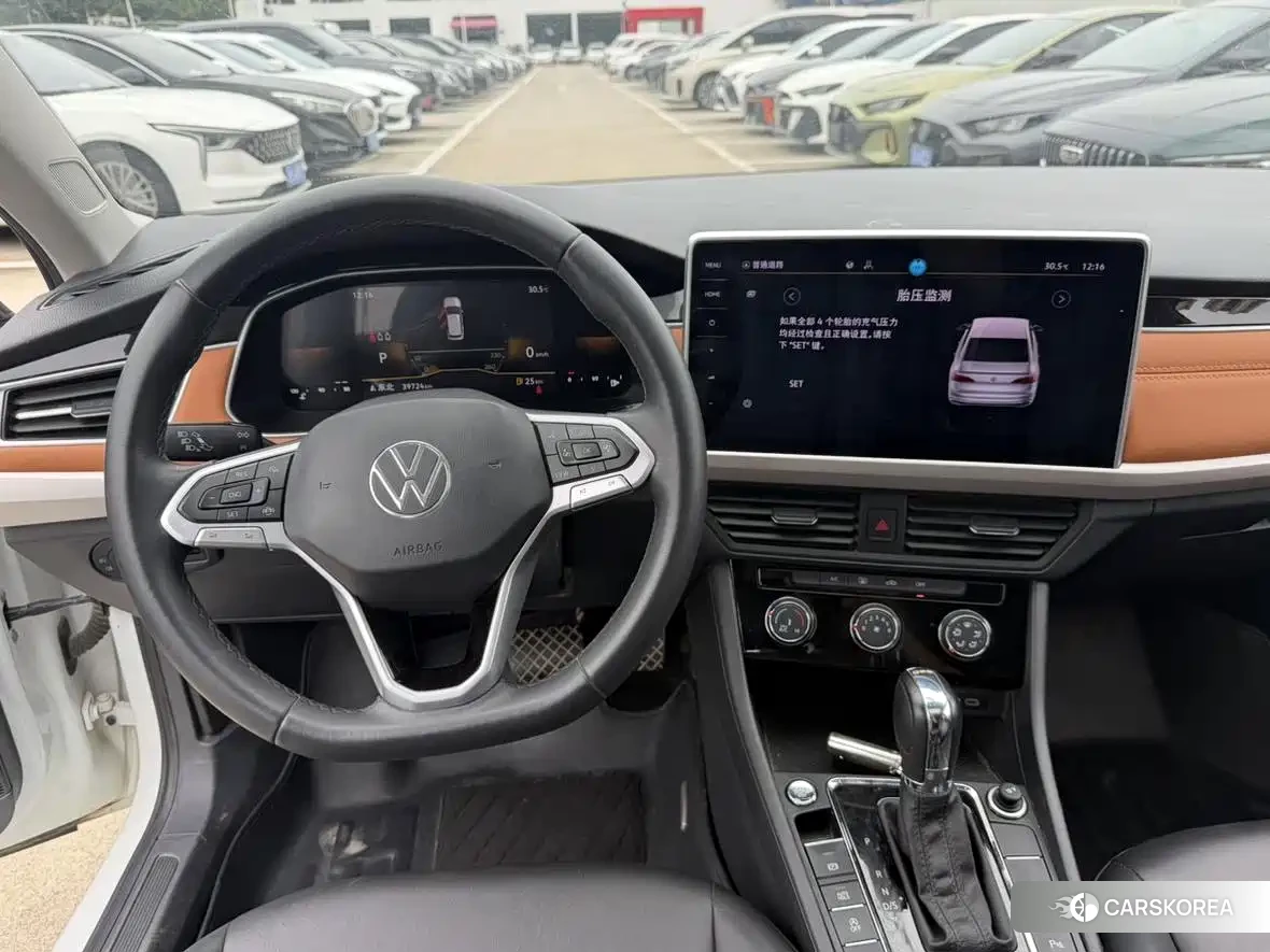 Volkswagen Bora 2023 Белый из Китая, фото 2