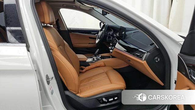 BMW 5 Series (G30) 2021 Белый из Кореи, фото 2