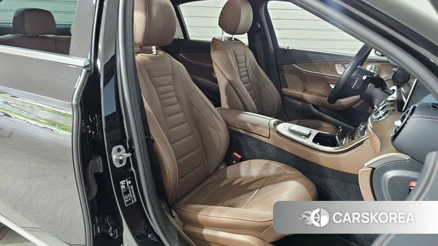 Mercedes-Benz E-Class W213 2023 Черный из Кореи, фото 2