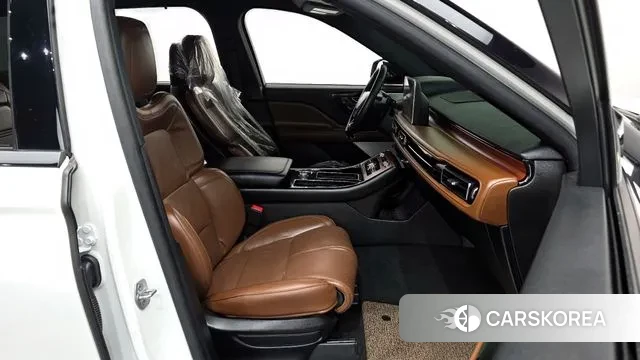 Lincoln Aviator 2nd generation 2023 Белый из Кореи, фото 2