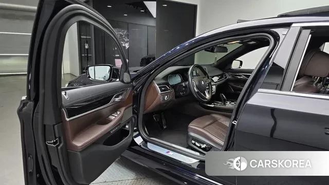 BMW 7 Series (G11) 2018 Черный из Кореи, фото 2