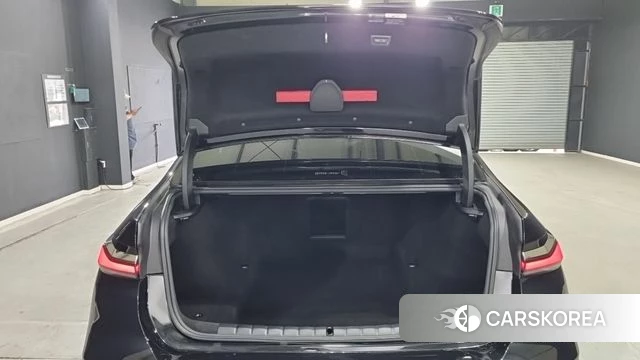 BMW 7 Series (G70) 2024 Черный из Кореи, фото 2