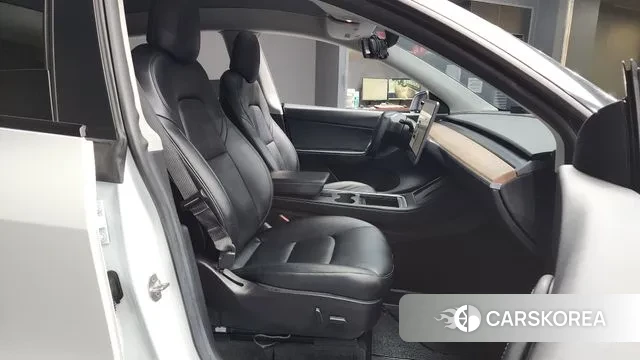 Tesla Model Y 2021 Белый из Кореи, фото 2