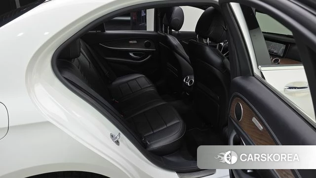 Mercedes-Benz E-Class W213 2022 Белый из Кореи, фото 2