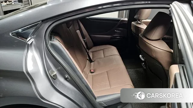 Lexus ES300h 7th generation 2025 Серый из Кореи, фото 2