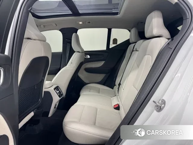 Volvo XC40 2025 Белый из Кореи, фото 2