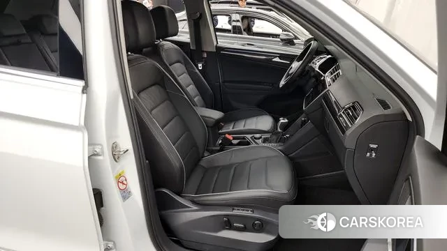 Volkswagen Tiguan second Generation 2022 Белый из Кореи, фото 2