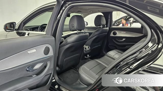 Mercedes-Benz E-Class W213 2018 Черный из Кореи, фото 2