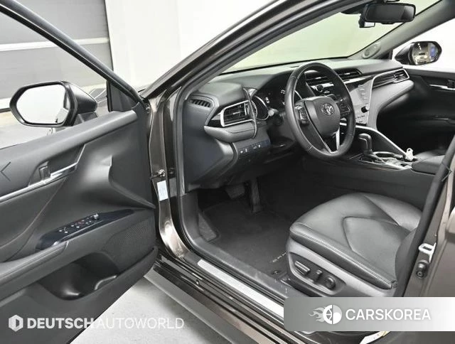 Toyota Camry (XV70) 2018 Серый из Кореи, фото 2