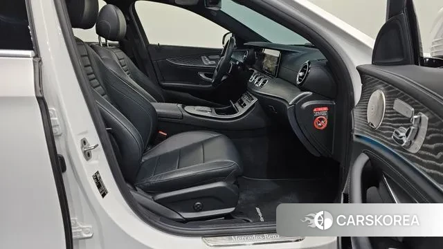 Mercedes-Benz E-Class W213 2021 Белый из Кореи, фото 2