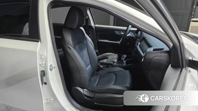 Kia The New K3 2nd generation 2023 Белый из Кореи, фото 2