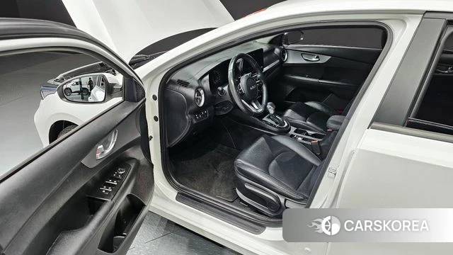 Kia The New K3 2nd generation 2022 Белый из Кореи, фото 2