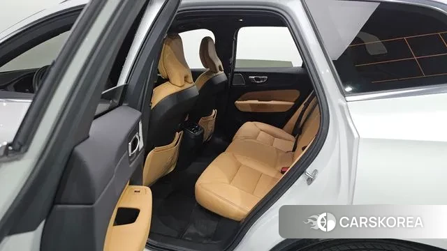 Volvo XC60 second Generation 2023 Белый из Кореи, фото 2