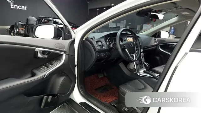 Volvo V40 Cross-Country 2019 Белый из Кореи, фото 2