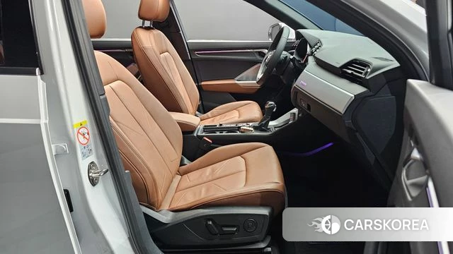 Audi Q3 (F3) 2023 Белый из Кореи, фото 2