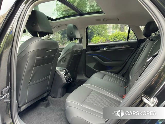 Volkswagen Magotan 2024 Черный из Китая, фото 2