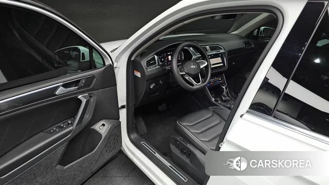 Volkswagen Tiguan second Generation 2023 Белый из Кореи, фото 2