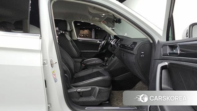 Volkswagen Tiguan second Generation 2020 Белый из Кореи, фото 2