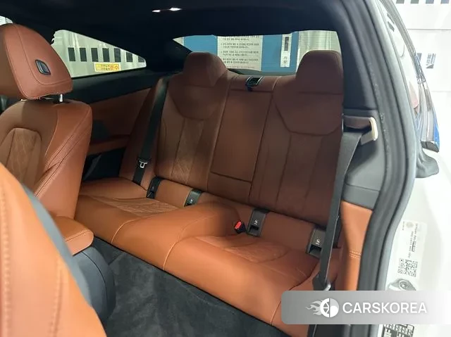 BMW 4 Series (G22) 2023 Белый из Кореи, фото 2