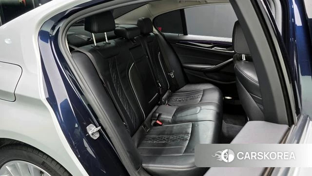 BMW 5 Series (G30) 2019 Белый из Кореи, фото 2