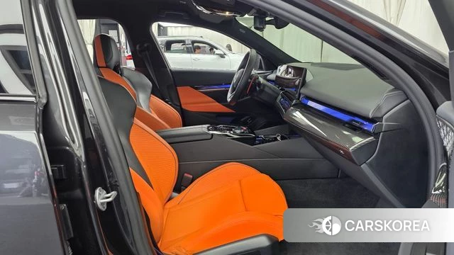BMW M5 (G90) 2025 Серый из Кореи, фото 2
