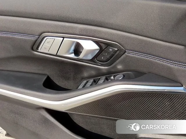 BMW 3 Series (G20) 2022 Черный из Кореи, фото 2