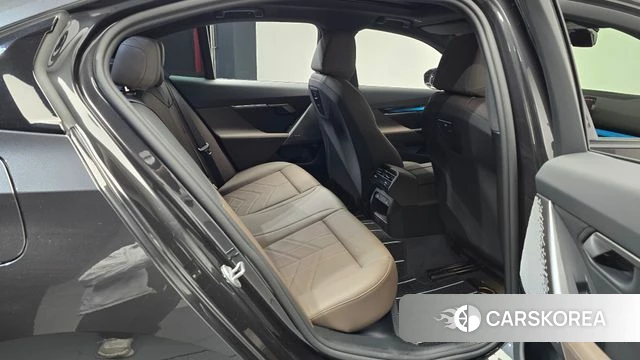 BMW 5 Series (G60) 2025 Серый из Кореи, фото 2