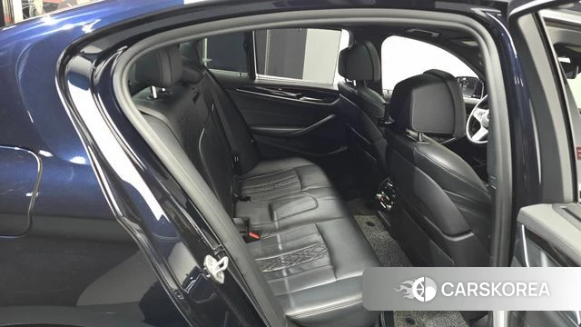 BMW 5 Series (G30) 2018 Черный из Кореи, фото 2