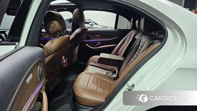 Mercedes-Benz E-Class W213 2021 Белый из Кореи, фото 2