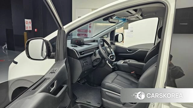 Hyundai Staria 2025 Белый из Кореи, фото 2