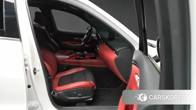 Genesis GV70 2022 Белый из Кореи, фото 2