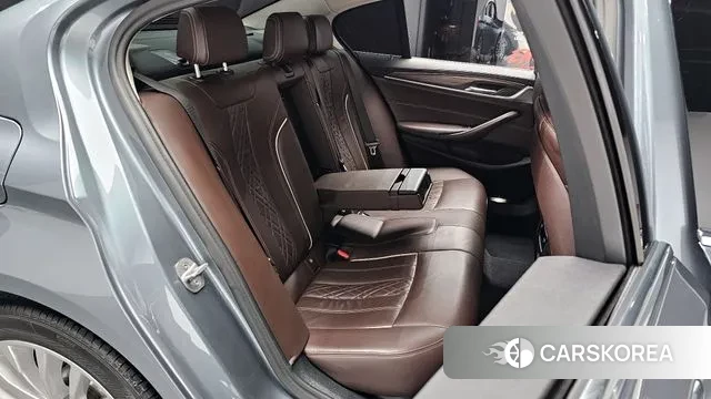 BMW 5 Series (G30) 2019 Серый из Кореи, фото 2