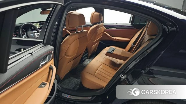 BMW 5 Series (G30) 2023 Черный из Кореи, фото 2