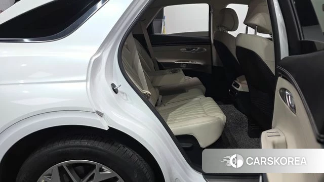 Genesis GV70 2023 Белый из Кореи, фото 2