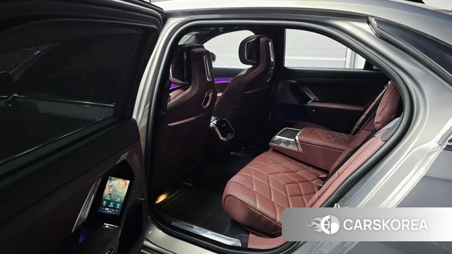 BMW 7 Series (G70) 2025 Серебряный из Кореи, фото 2