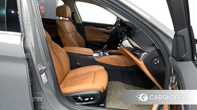 BMW 5 Series (G30) 2021 Серый из Кореи, фото 2