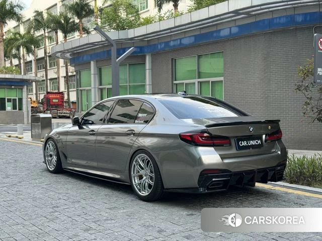 BMW 5 series 2022 Серебристо-серый из Китая, фото 2