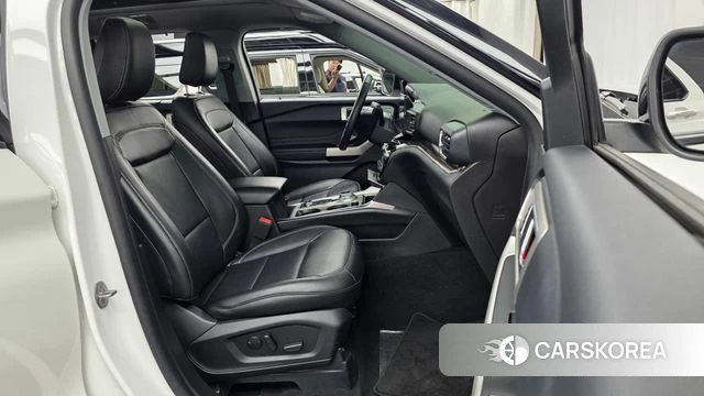Ford Explorer 6th Generation 2023 Белый из Кореи, фото 2