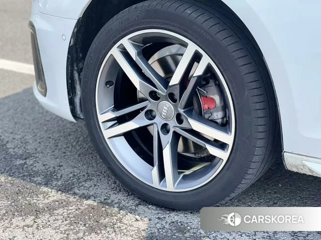 Audi A4L 2021 Белый из Китая, фото 2