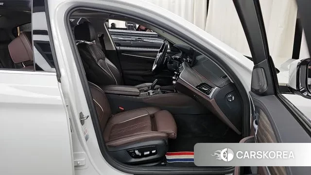 BMW 5 Series (G30) 2022 Белый из Кореи, фото 2