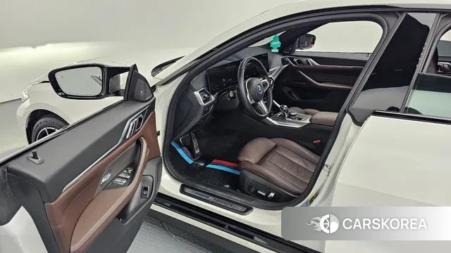BMW i4 2022 Белый из Кореи, фото 2