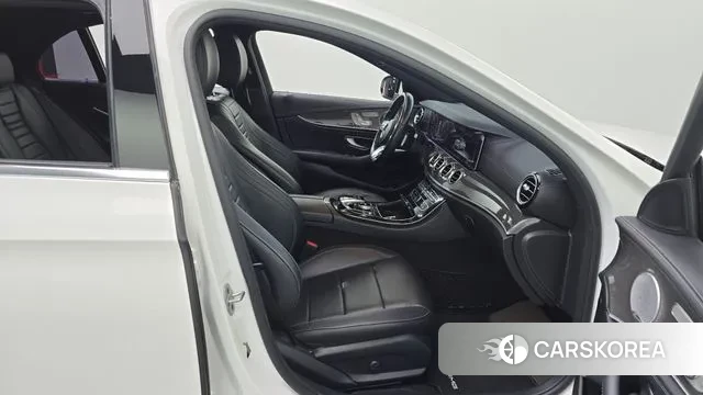 Mercedes-Benz E-Class W213 2019 Белый из Кореи, фото 2